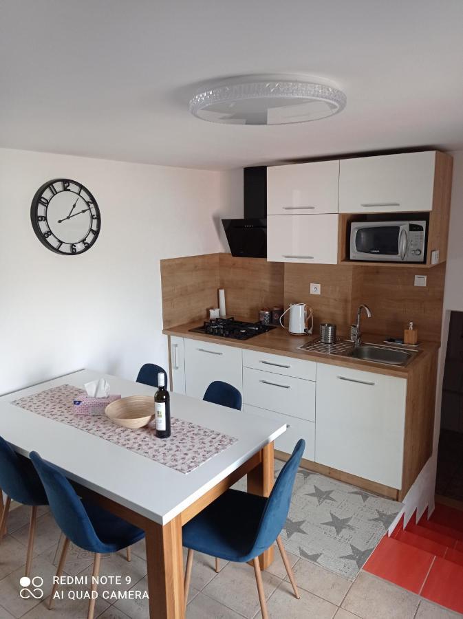 Apartman Julrich Vrbov Eksteriør bilde