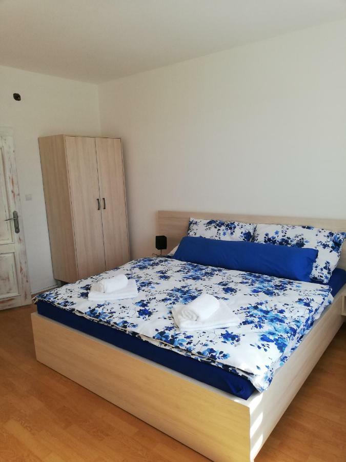 Apartman Julrich Vrbov Eksteriør bilde